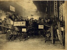 Une des premières expositions au salon de la machine agricole de Paris