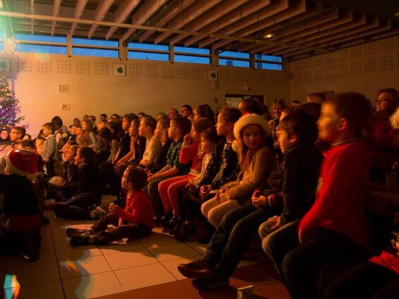 Chut !!! c'est le spectacle ! un public bien attentif !