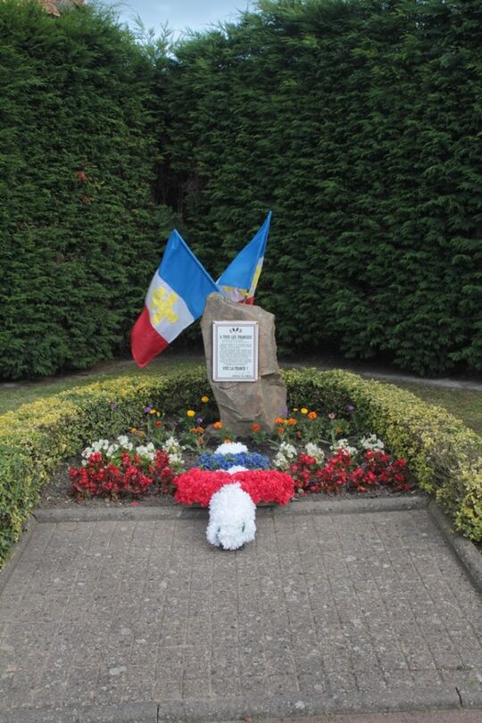 Le square Maurice Sauvage décoré lors de la cérémonie de commémoration de l'appel du 18 juin