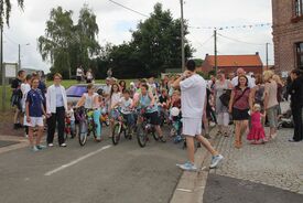 Le défilé du dimanche a débuté par les vélos fleuris